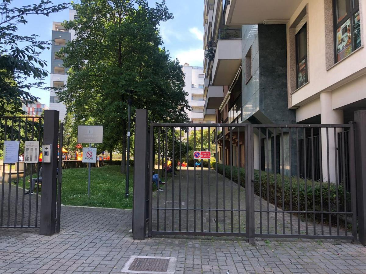 Appartamento Sulla Metro 3 Gialla Maciachini Milan Extérieur photo
