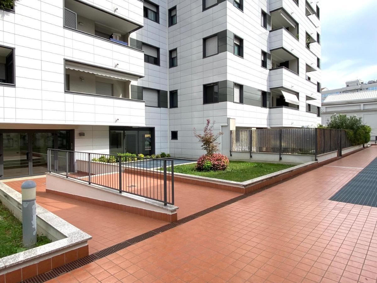 Appartamento Sulla Metro 3 Gialla Maciachini Milan Extérieur photo