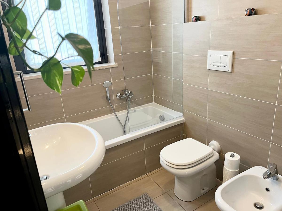 Appartamento Sulla Metro 3 Gialla Maciachini Milan Extérieur photo