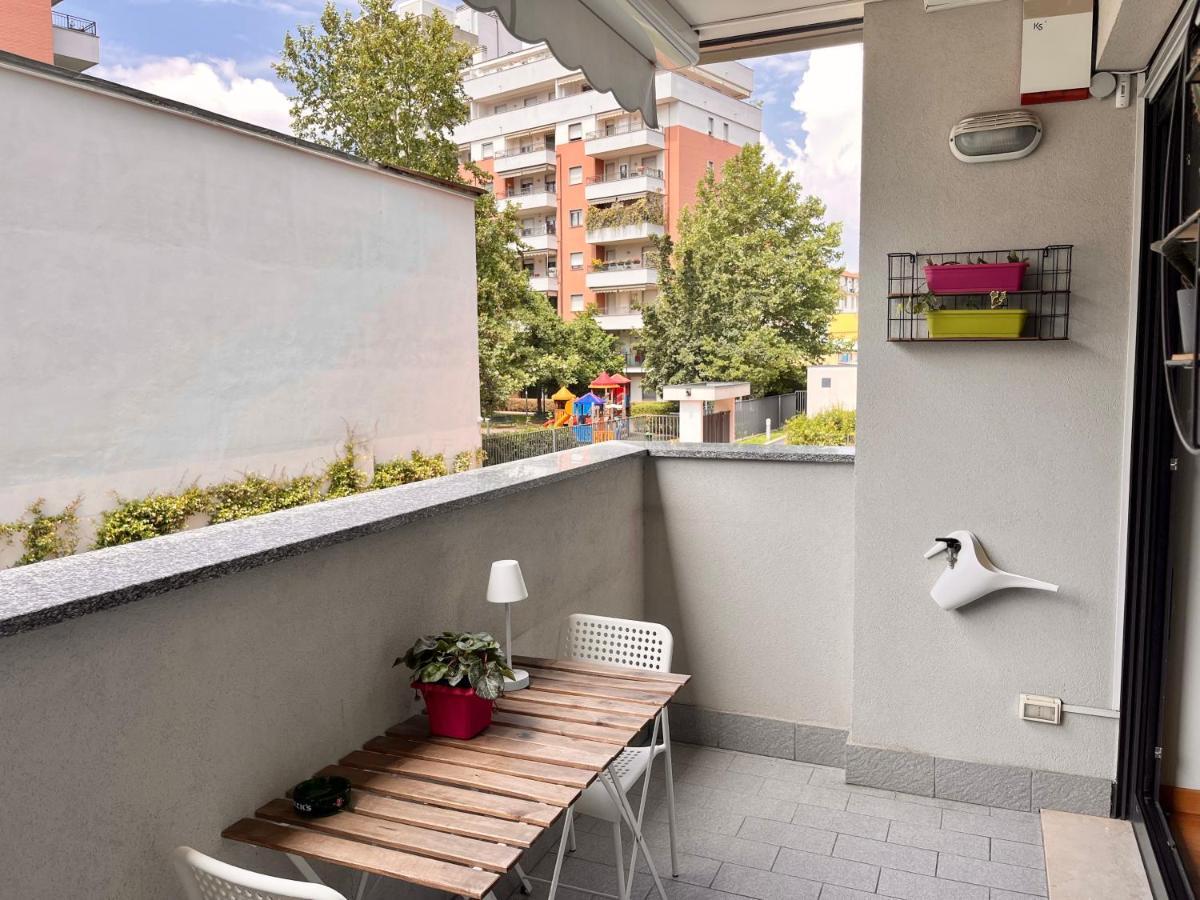 Appartamento Sulla Metro 3 Gialla Maciachini Milan Extérieur photo